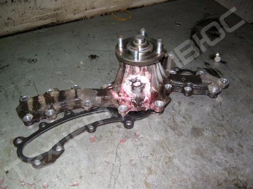 Замена помпы на автомобиле Toyota Land Cruiser Prado